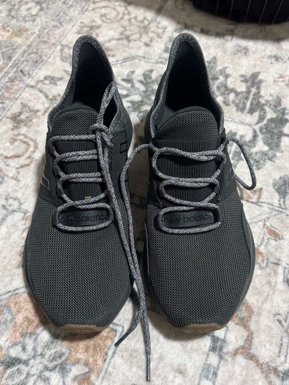 New Balance DynaSoft Pro Run V3 Men’s 9.5 Black Gray Gum Sneakers